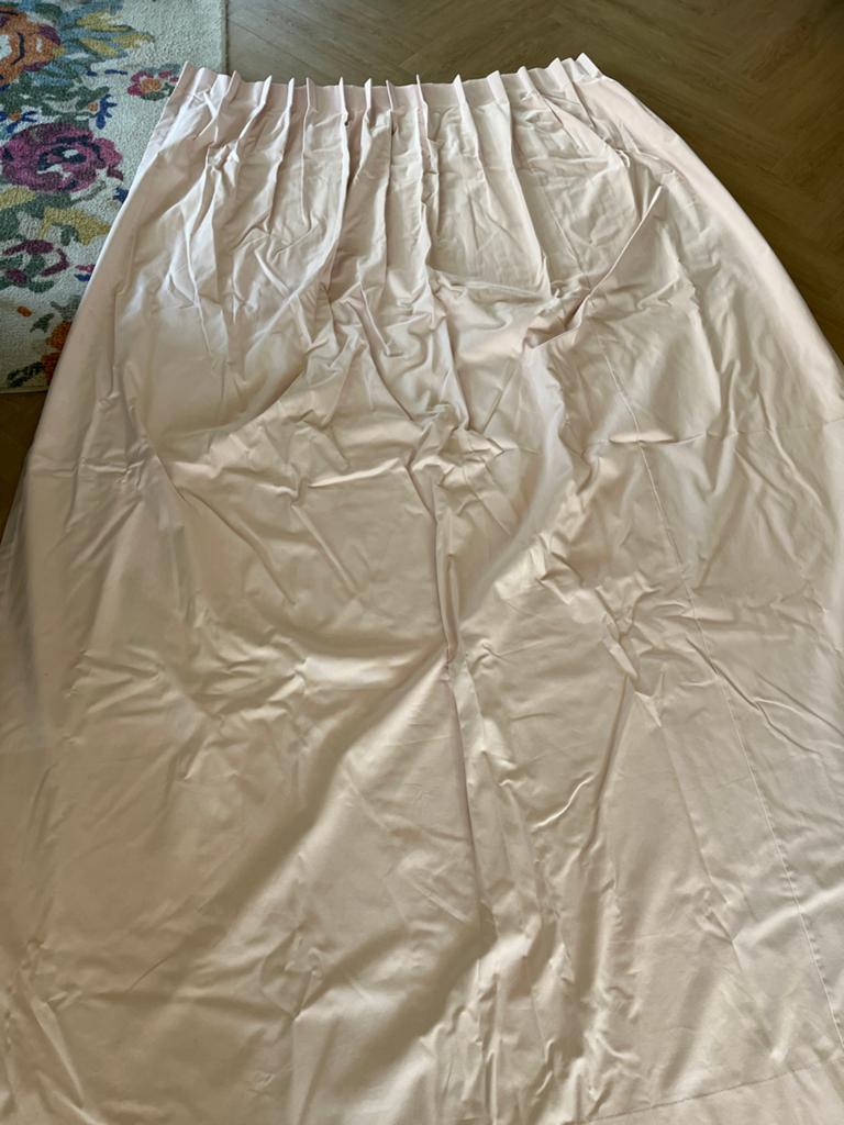 Lichtroze verduisterende gordijnen met plooiband, 200 cm of meer, Ophalen of Verzenden, Zo goed als nieuw, Overige kleuren