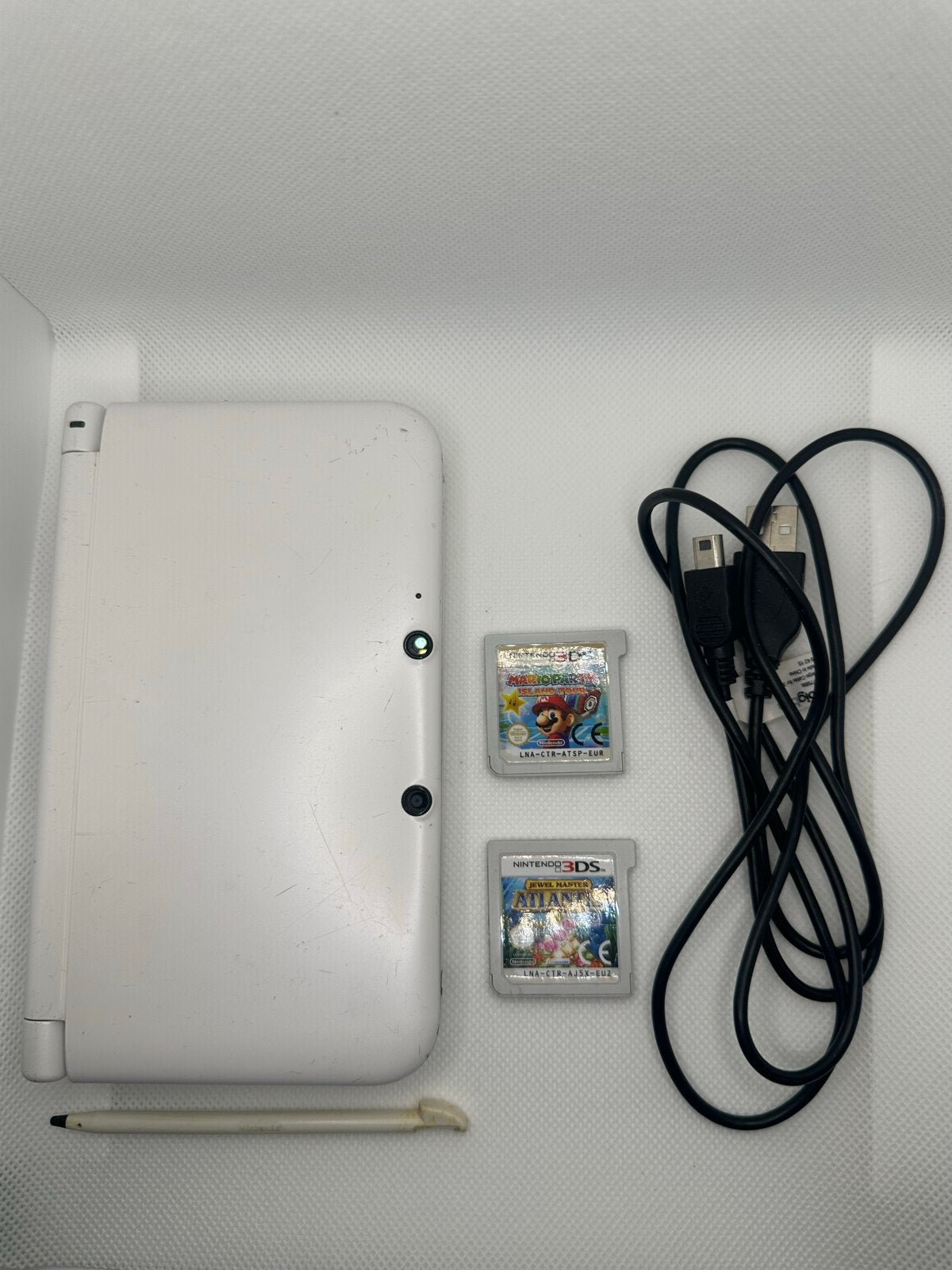 Nintendo 3DS XL Wit met 2 games en oplader, Spelcomputers en Games, Wit, 3DS XL, Ophalen of Verzenden, Gebruikt
