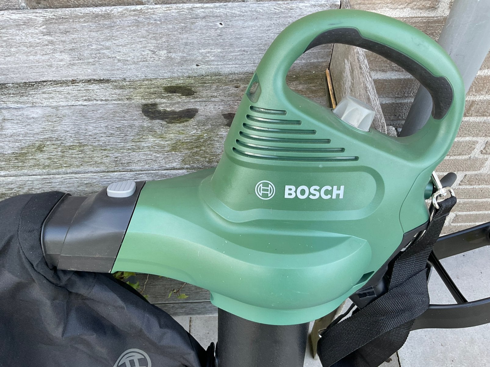 Bosch universal garden tidy bladblazer/zuiger/ versnipperaar, Ophalen, Zo goed als nieuw, Elektrisch