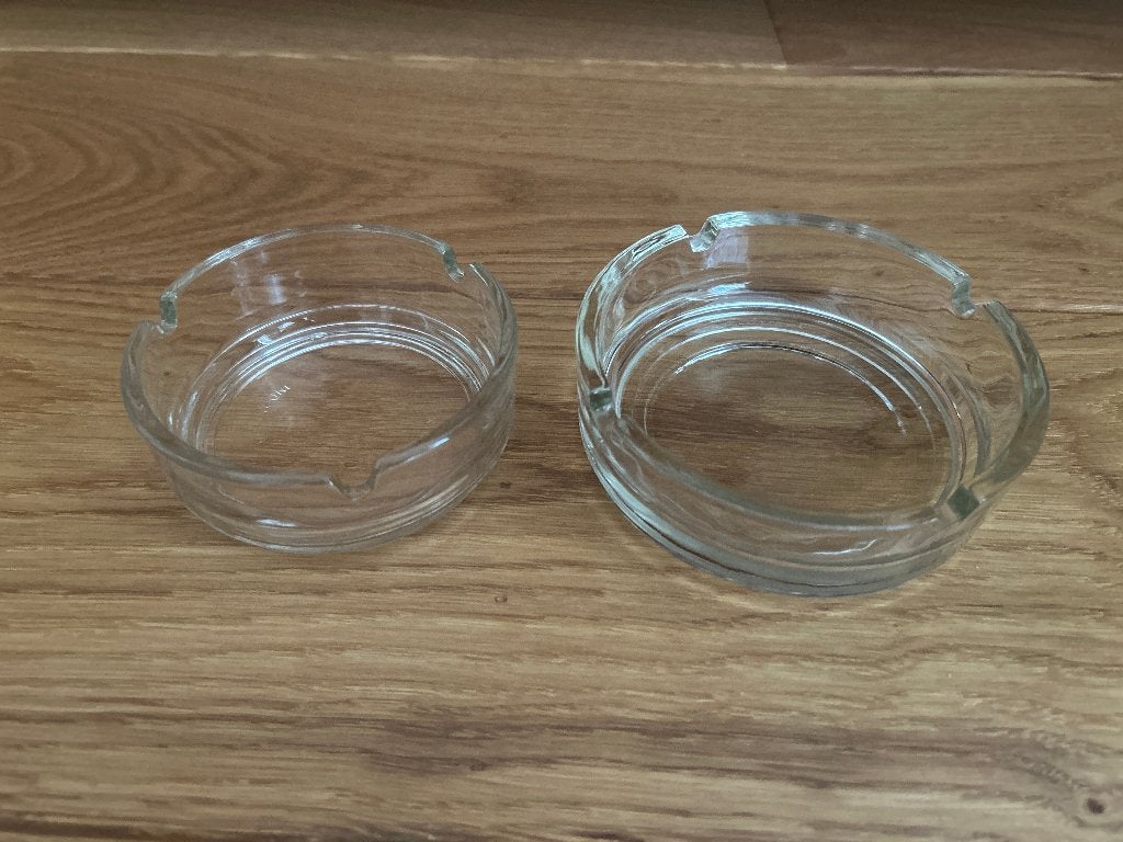 2x glazen asbak, Ophalen of Verzenden, Zo goed als nieuw, Asbak