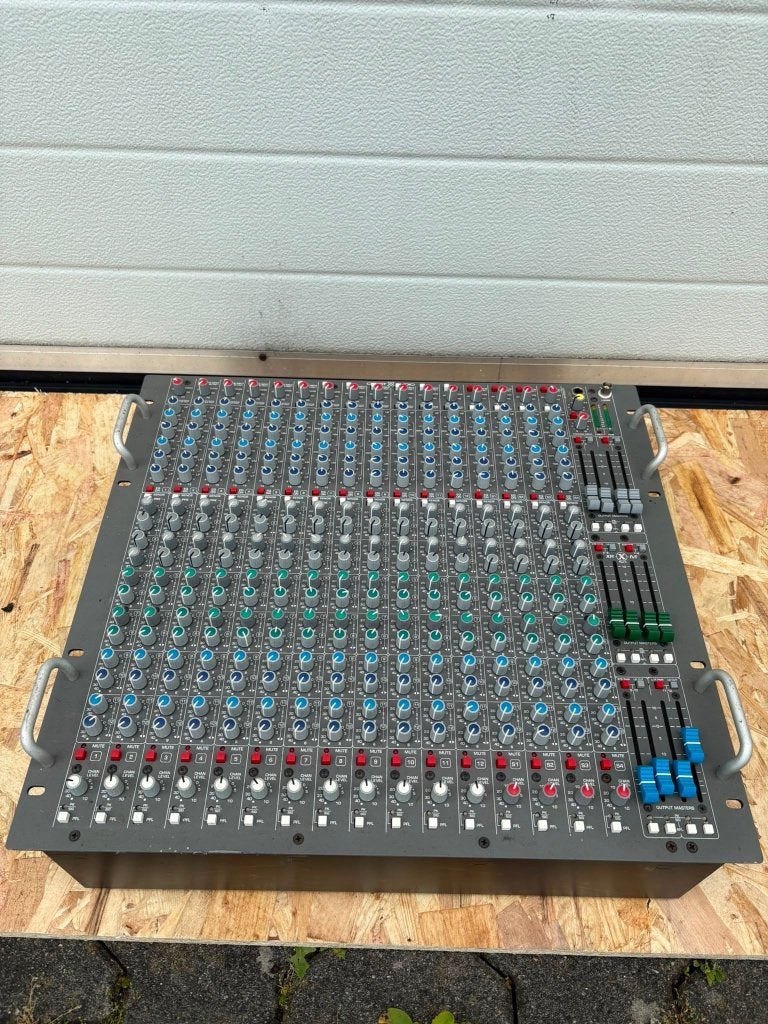 Crest Audio X-18RM X-Rack monitor mixer, Ophalen, Gebruikt, 10 tot 20 kanalen, Microfooningang