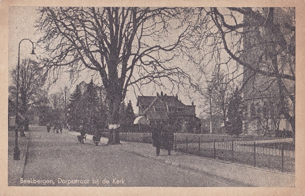 Beekbergen Dorpsstraat bij de Kerk, Ophalen of Verzenden, 1940 tot 1960, Gelopen, Gelderland