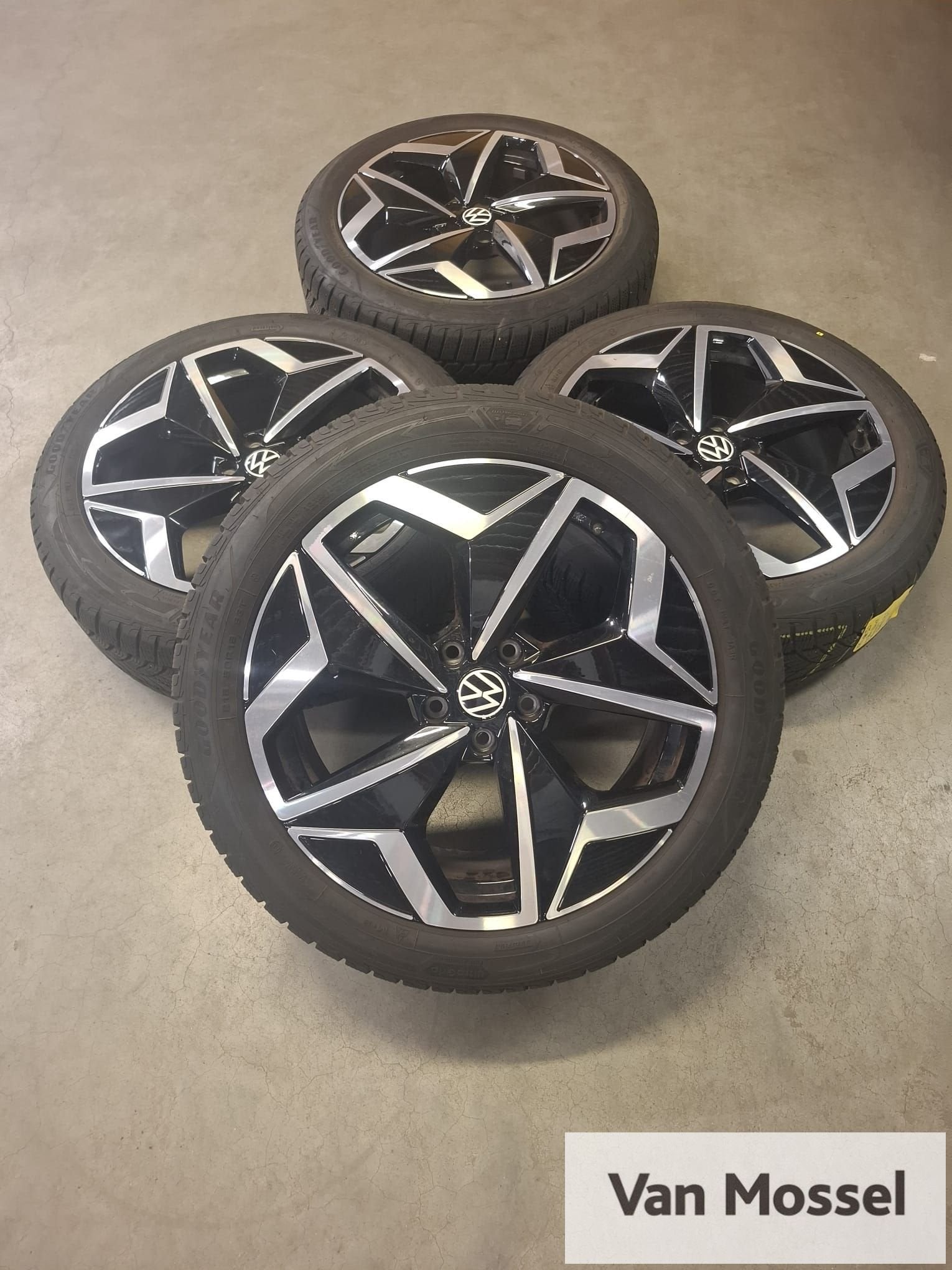 Volkswagen ID.3 Goodyear UltraGrip Performance+ 215/50/R19 9, Auto-onderdelen, Banden en Velgen, 19 inch, -, -, Banden en Velgen