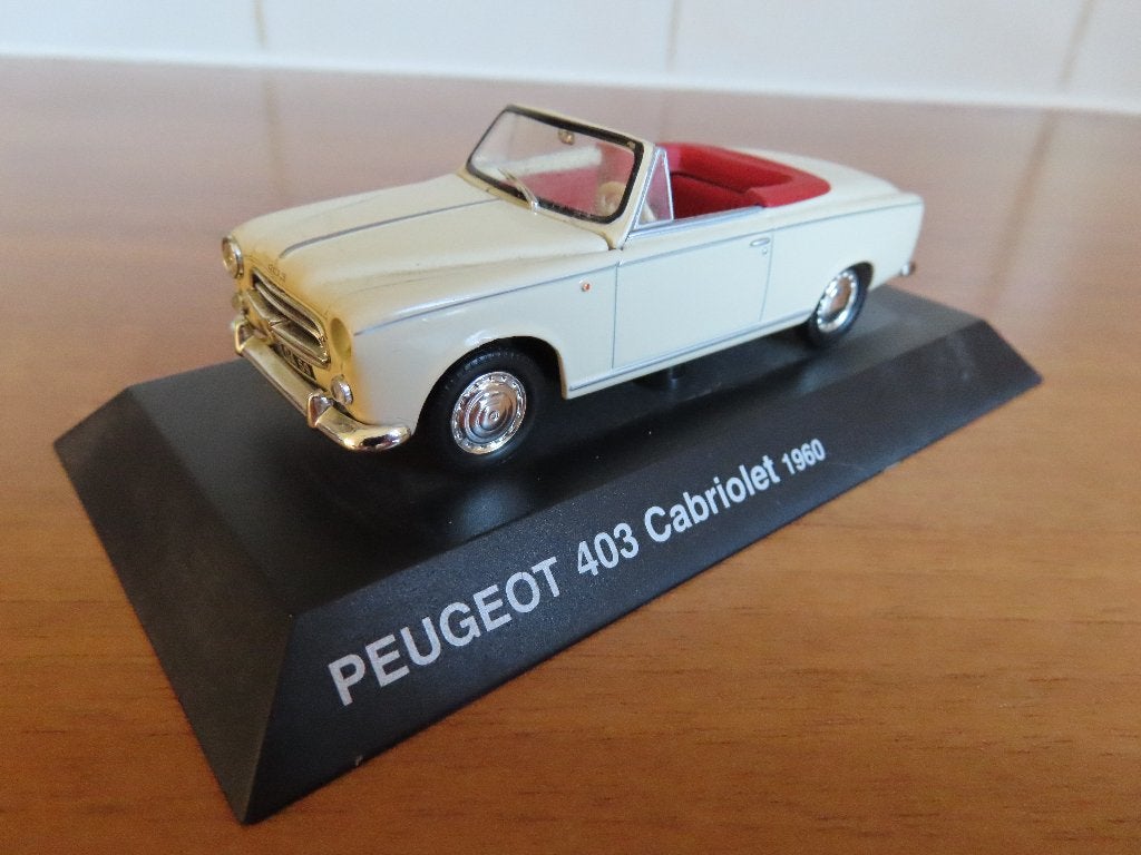 Norev schaalmodel Peugeot 403 cabriolet 1960 1:43 op sokkel, Ophalen of Verzenden, Zo goed als nieuw, Auto, Norev