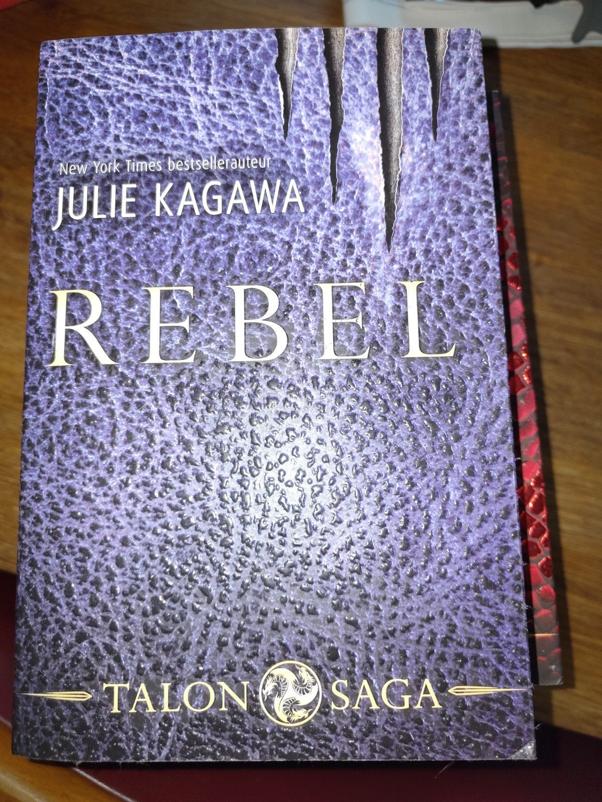 Rebel - Talon Saga door Julie Kagawa, Ophalen of Verzenden, Gelezen, Julie Kagawa, Europa overig