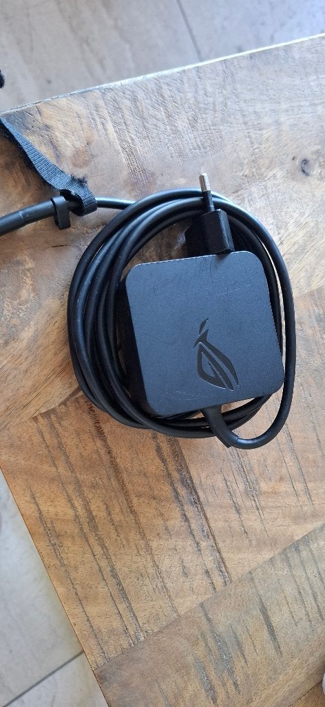 ASUS ROG Ally Z1 Extreme met rubberen hoes en dock, Overige typen, Ophalen of Verzenden, Zo goed als nieuw, Overige modellen