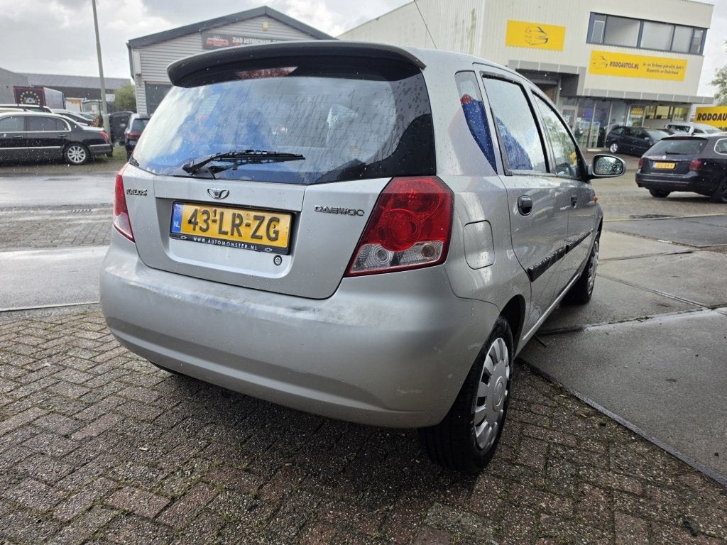 Chevrolet Kalos 1.4 Class 5-Drs Airco Nw Distr. Nw APK ✅, 13 km/l, 4 cilinders, Kalos, Origineel Nederlands