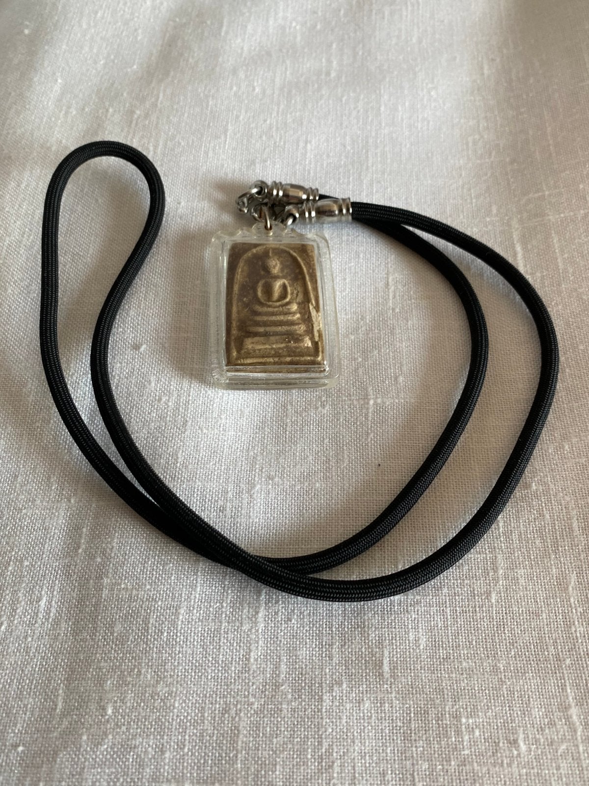Thaise buddha amulet aan nylon koord, Ophalen of Verzenden, Zo goed als nieuw, Zwart, Zilver