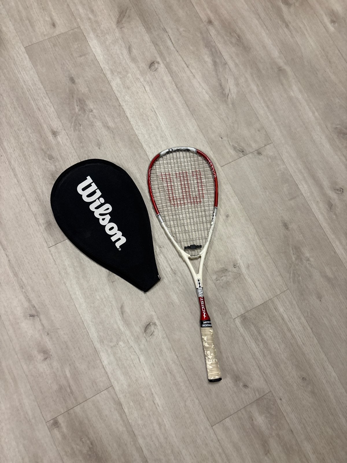 Wilson Squash Racket met Hoes - Zo goed als nieuw, Sport en Fitness, Ophalen of Verzenden, Zo goed als nieuw, Racket, Met hoes