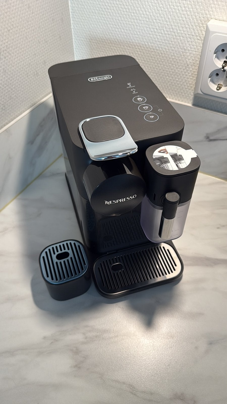 De’Longhi Lattissima One, Koffiepads en cups, Koffiemachine, Ophalen of Verzenden, Zo goed als nieuw