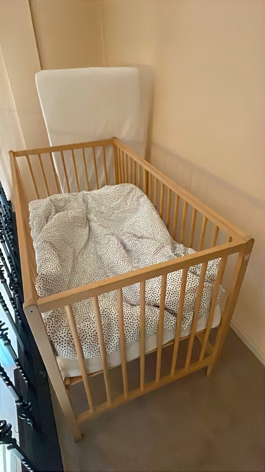 Houten babybedje - Ledikant, Ophalen, Zo goed als nieuw, Ledikant