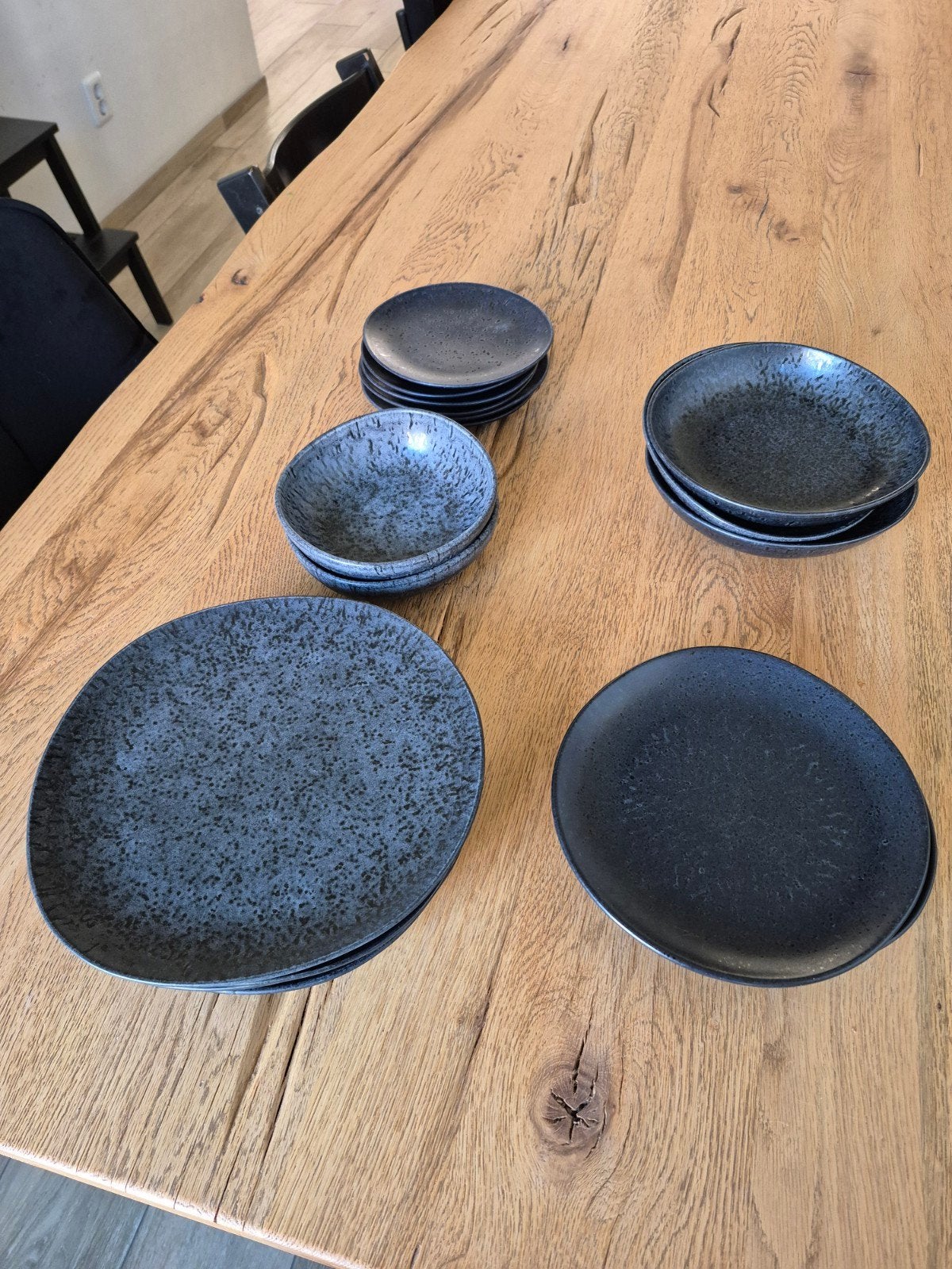 Mooie Zwarte Servies Set - 18 Delig, Ophalen