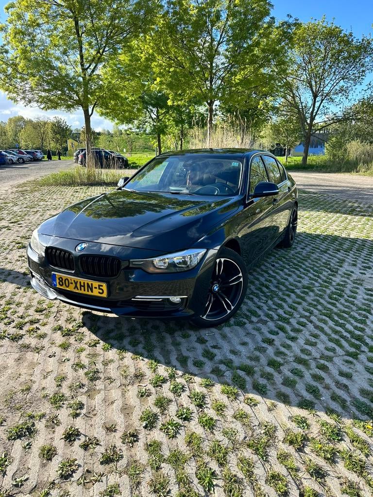 BMW 3-Serie 2.0I turbo 135KW Aut8 (f30) 2012 luxury line, Auto's, Achterwielaandrijving, 4 cilinders, Zwart, Origineel Nederlands