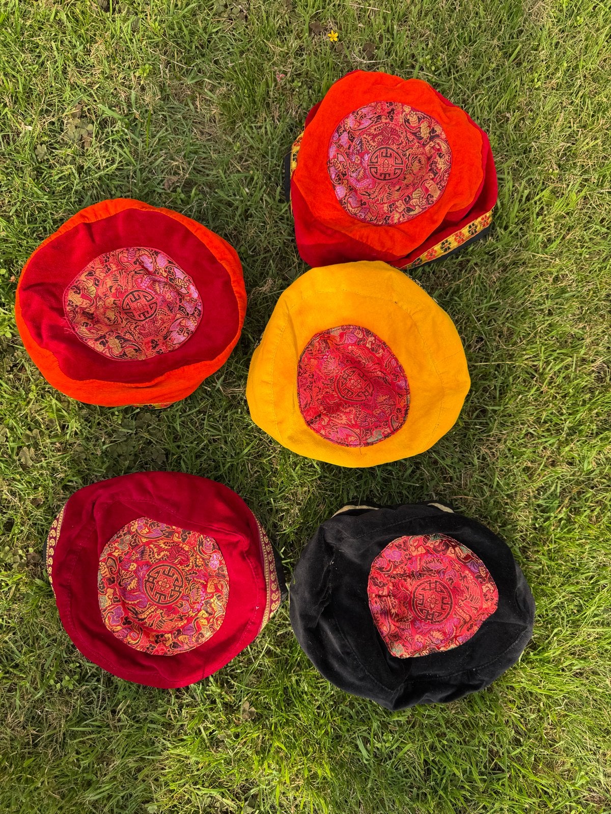 Partij van 66 oosterse mutsjes in diverse kleuren en maten, Ophalen, Gebruikt, Jongetje of Meisje, Muts