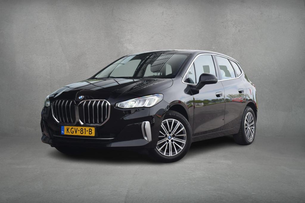 BMW 2-serie Active Tourer 218i | Leer | Camera | Apple CarPl, Auto's, BMW, 136 pk, Gebruikt, Automatische klimaatregeling, Zwart
