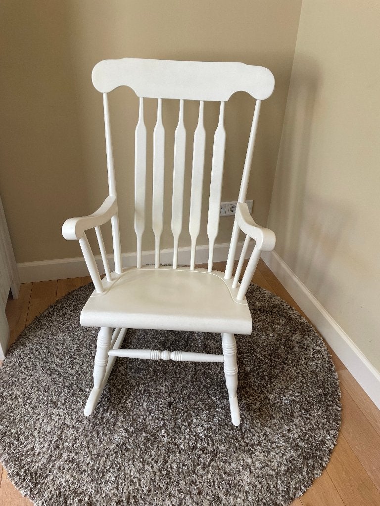 Klassieke witte schommelstoel met kussens voor in babykamer, Kinderen en Baby's, Ophalen, Zo goed als nieuw, Stoel(en)