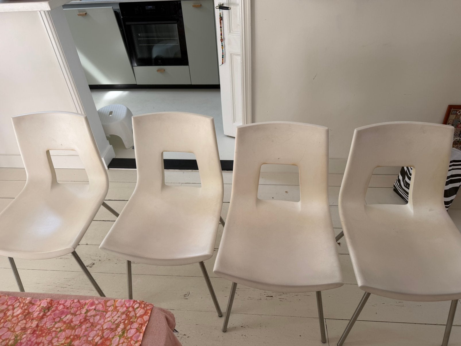 Set van 4 TONON “nine eighteen/ No limit  design stoelen wit, Ophalen, Gebruikt, Wit, Scandinavisch, minimalistisch