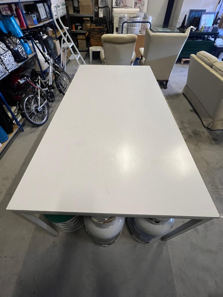 1 of 2 Grote Robuuste Hobbytafel Kantine Werktafel Bureau, Ophalen, Gebruikt