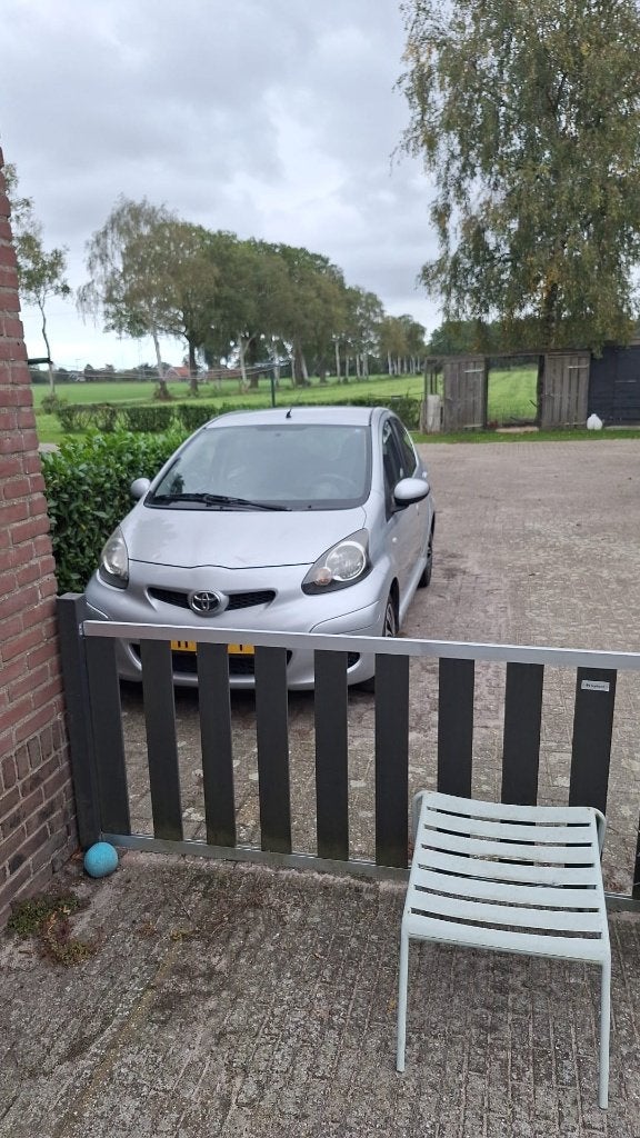 Toyota Aygo, Voorwielaandrijving, Stof, Zwart, 4 stoelen