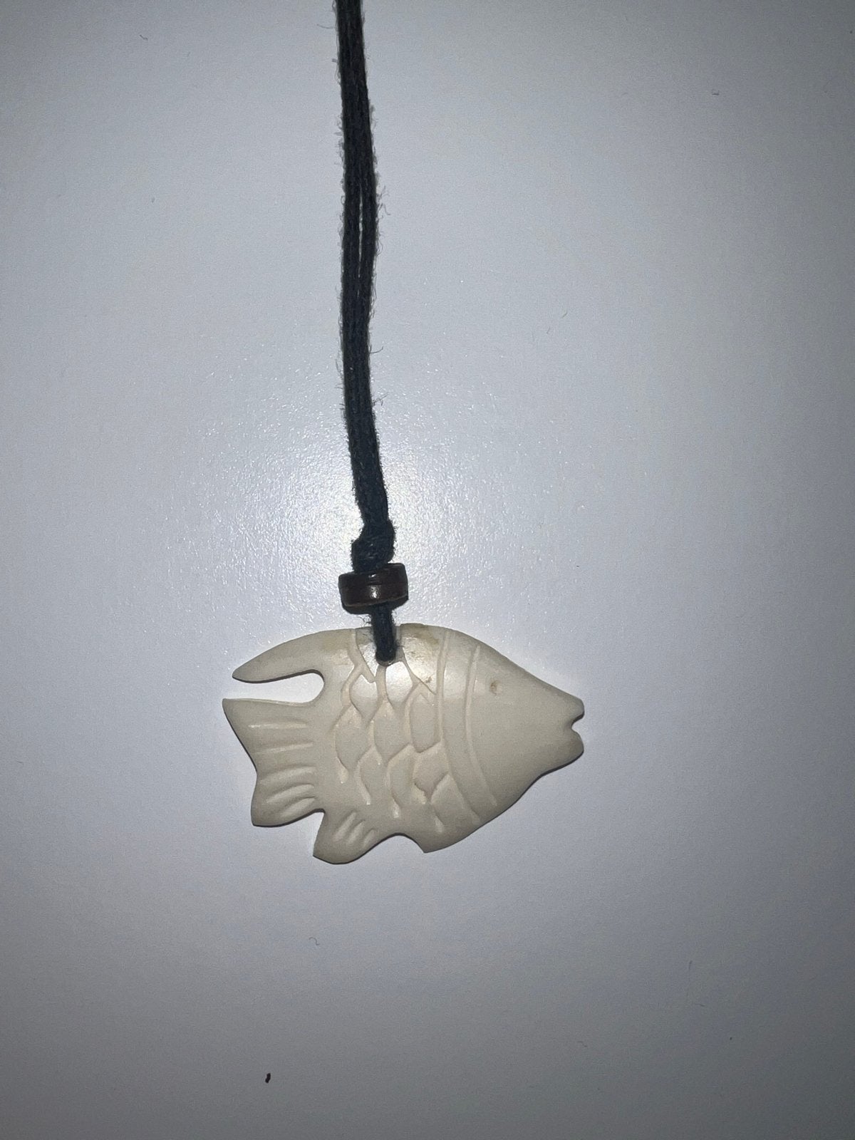 Maori vis ketting van runderbot - Kracht & Voorspoed, Verzenden, Beige, Nieuw, Overige materialen