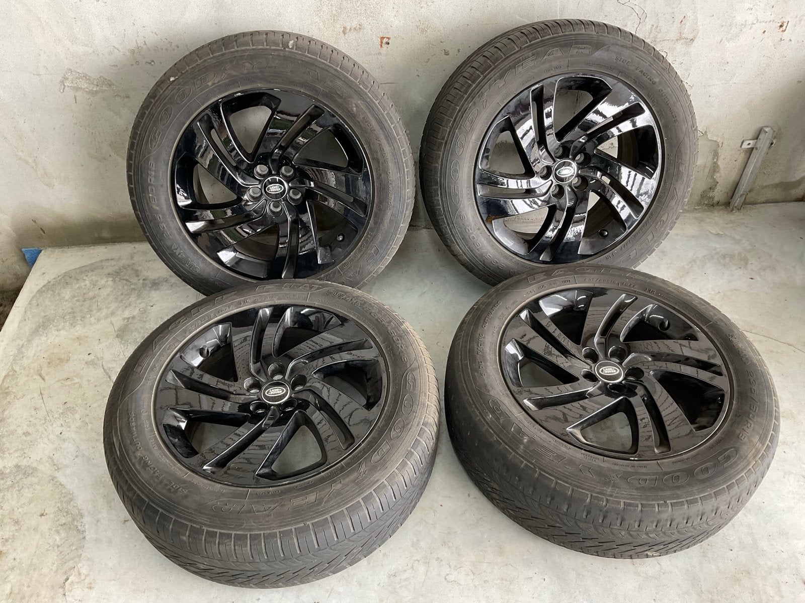 Originele Range Rover Evoque 18 inch velgen met zomerbanden, 18 inch, Gebruikt, Banden en Velgen, Ophalen of Verzenden