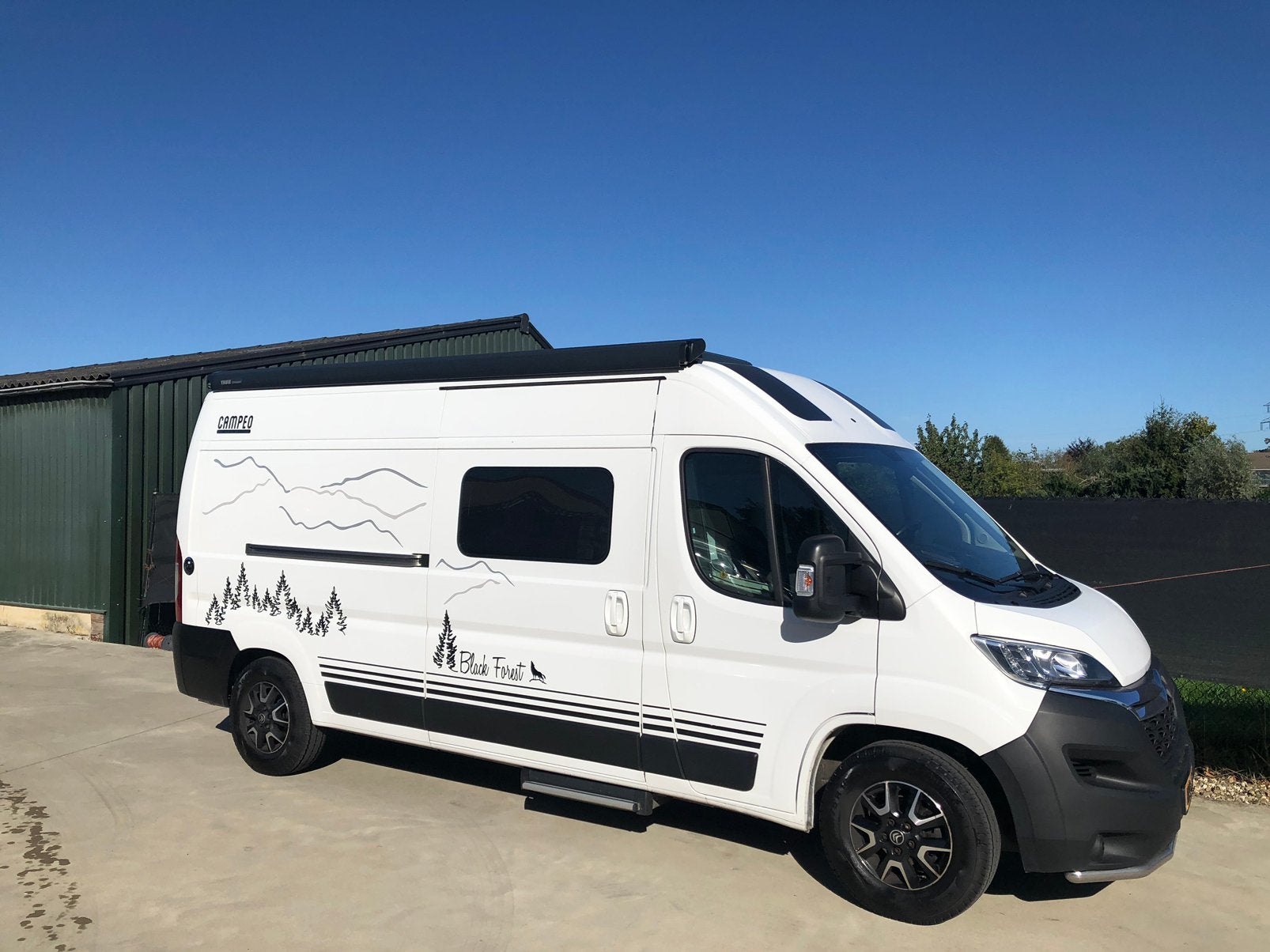 Buscamper Burstner c600 Campeo Bj 2022 vastbed 5.99kort, Bedrijf, Buscamper of Camperbus
