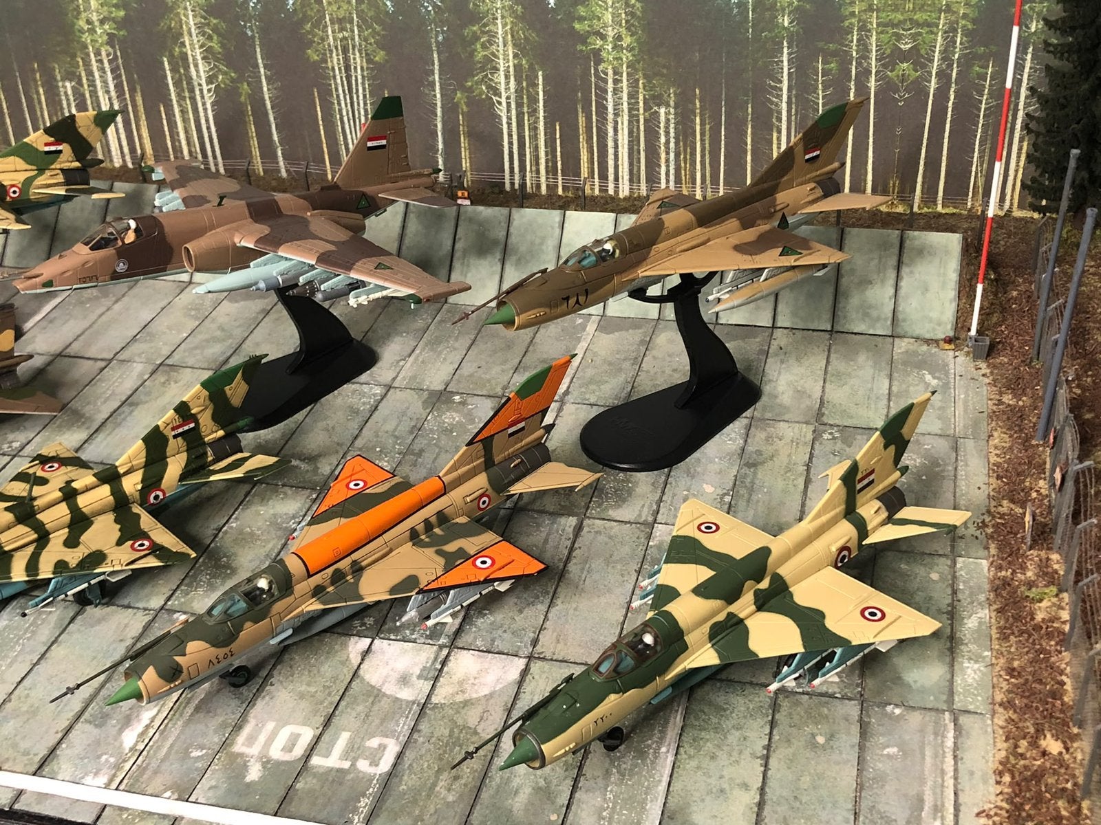 Hobby Master Mig-21 /23 & SU-25 Arabic schemes, Ophalen, Gebruikt, Schaalmodel, Diecast diorama