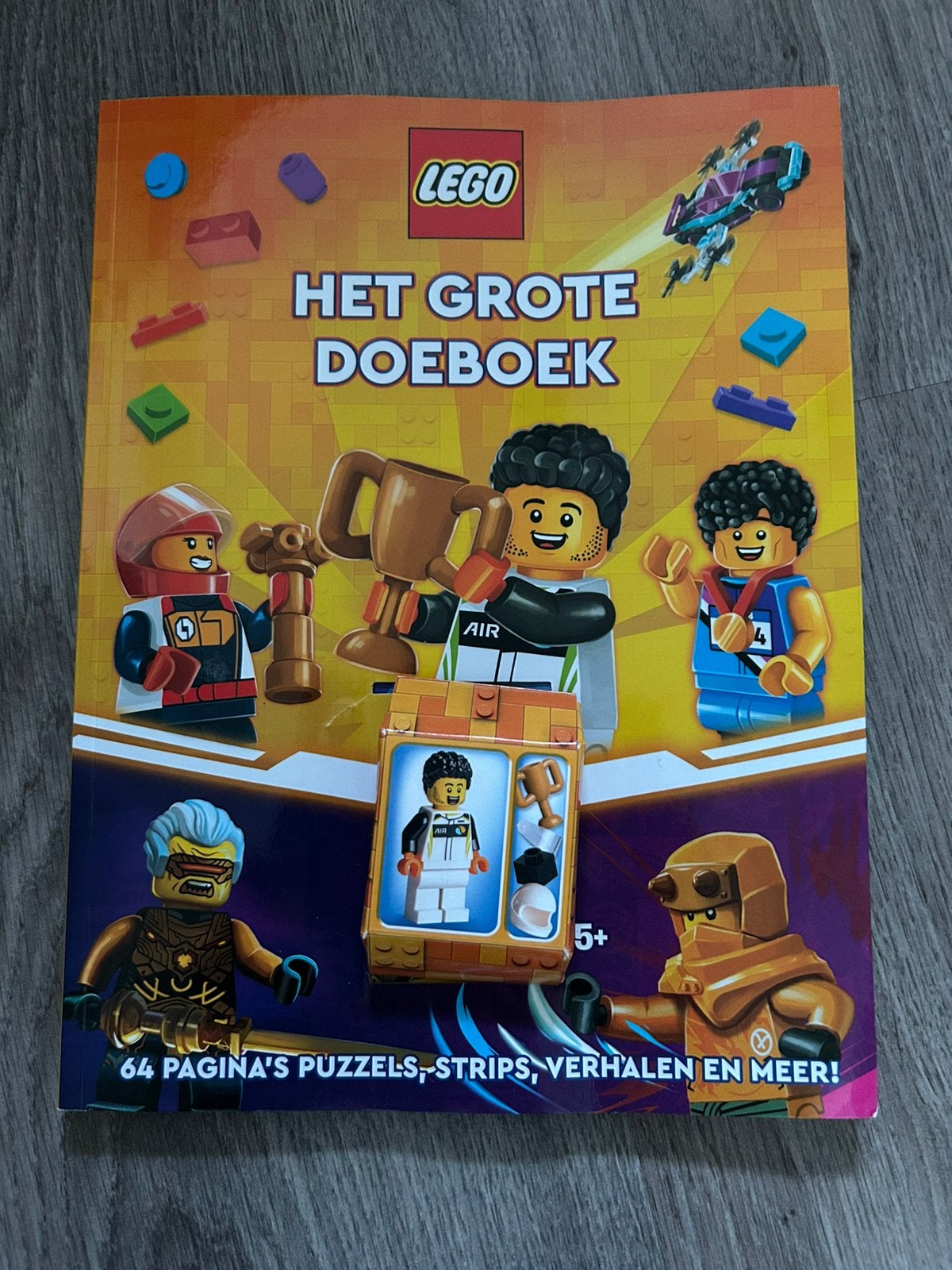 Lego vakantieboek met minifig, City, Lego, Ophalen of Verzenden, Zo goed als nieuw