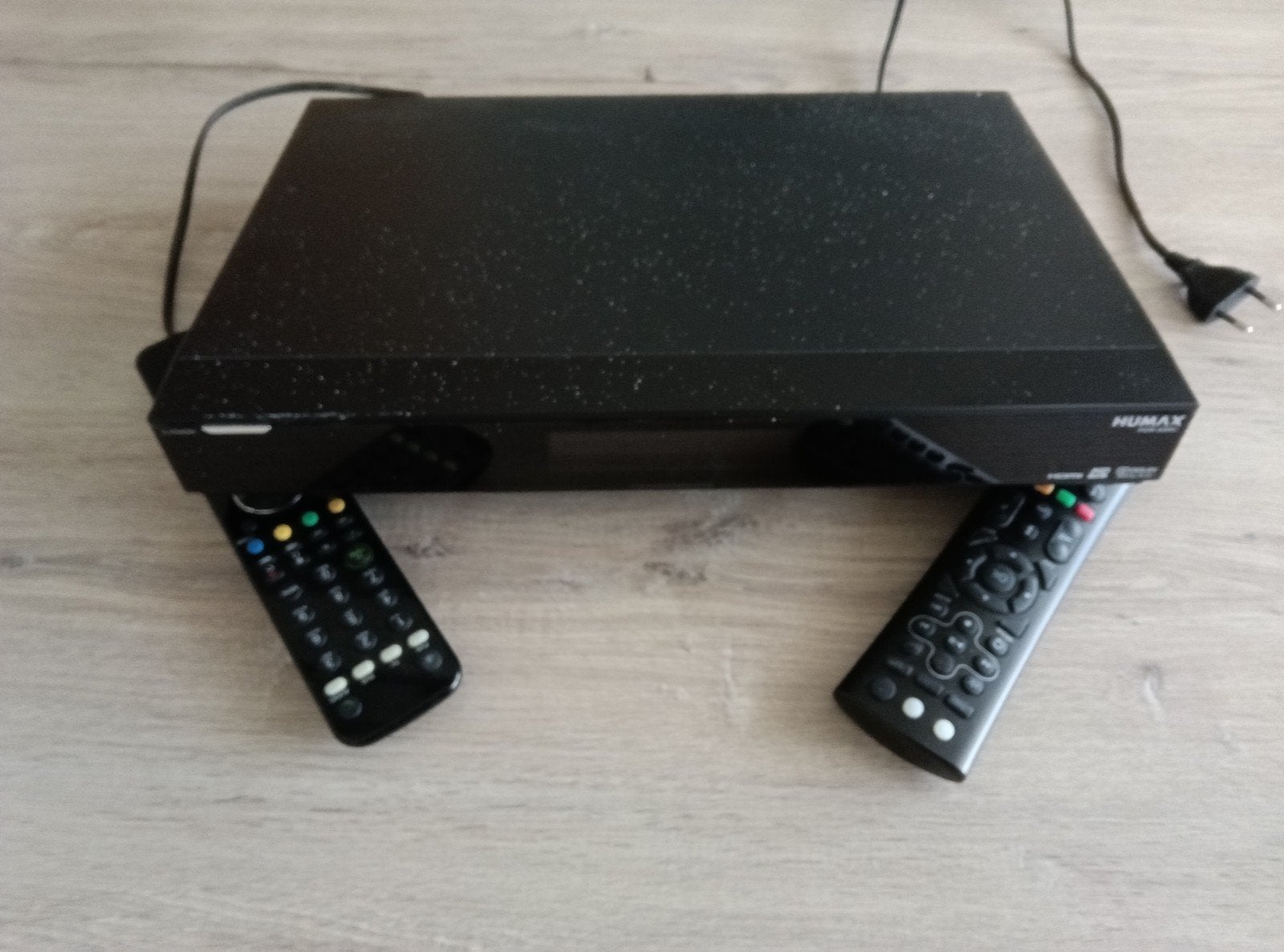 Humax iHDR-5200C Opneemkastje met 2 Afstandsbedieningen, Ophalen, Gebruikt, Harddiskrecorder
