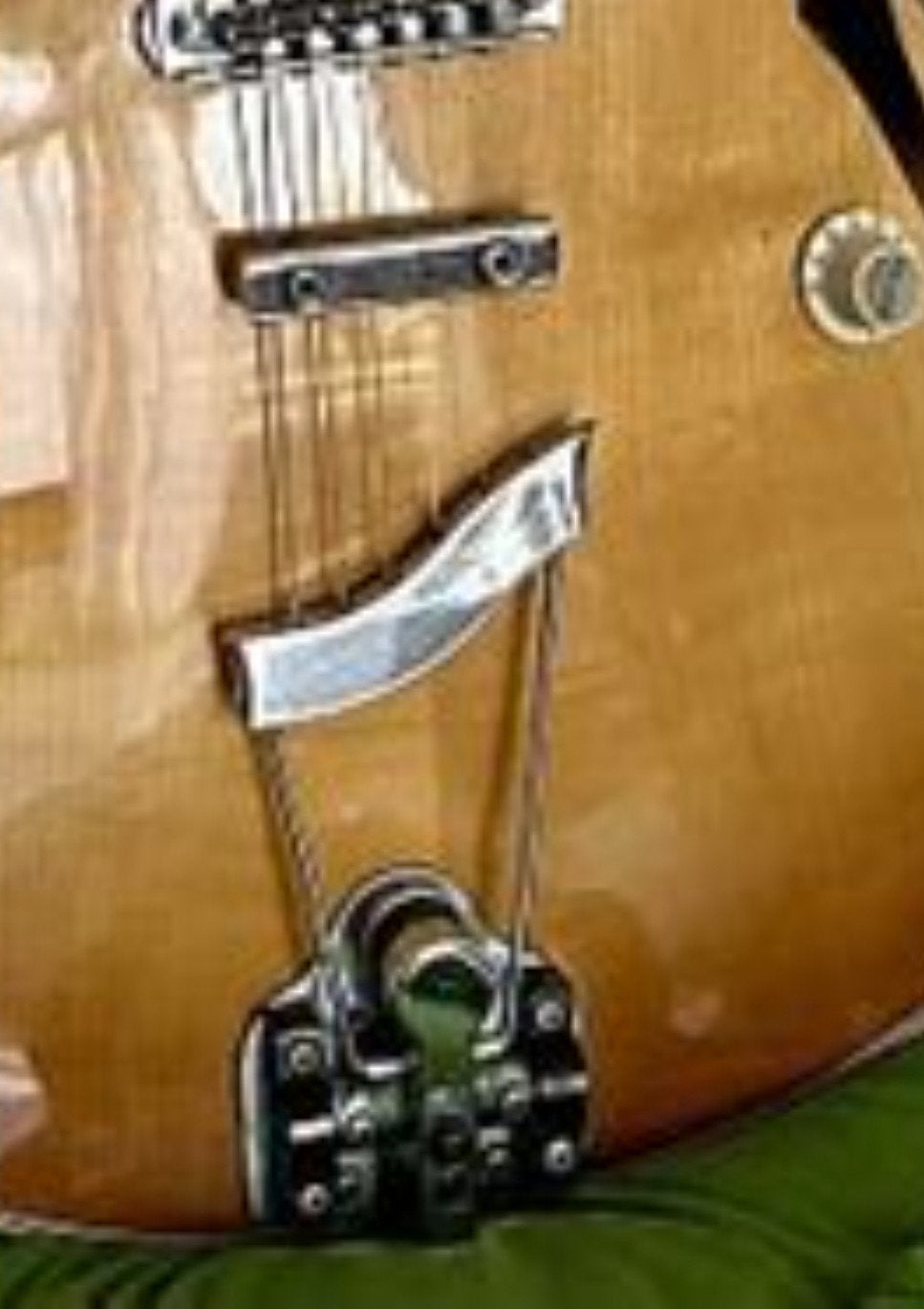 GEZOCHT: staartstuk voor Eko Barracuda gitaar, Muziek en Instrumenten, Ophalen of Verzenden