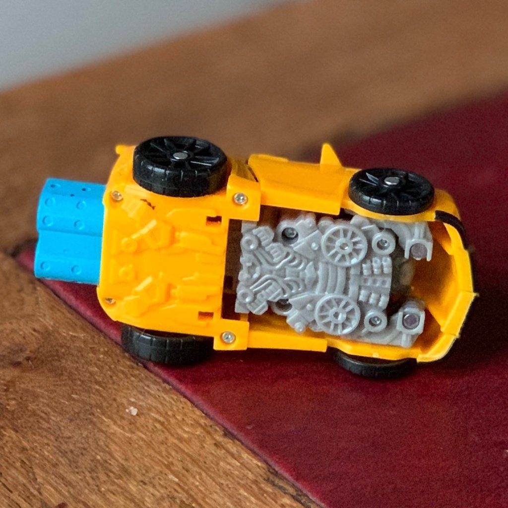 Transformer Bumblebee speelgoedauto plastic 10cm, Verzamelen, Transformers, G1, Ophalen of Verzenden, Gebruikt, Autobots