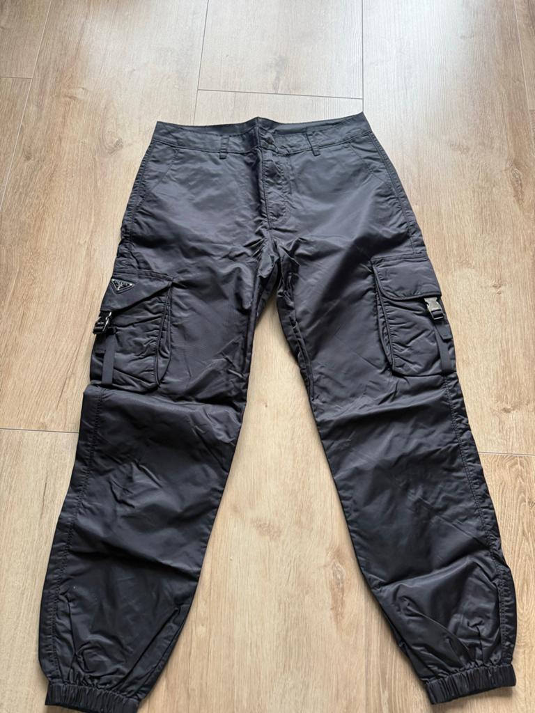 Prada Re-Nylon Cargo Pants Black, Ophalen of Verzenden, Zo goed als nieuw, Maat 48/50 (M), Zwart