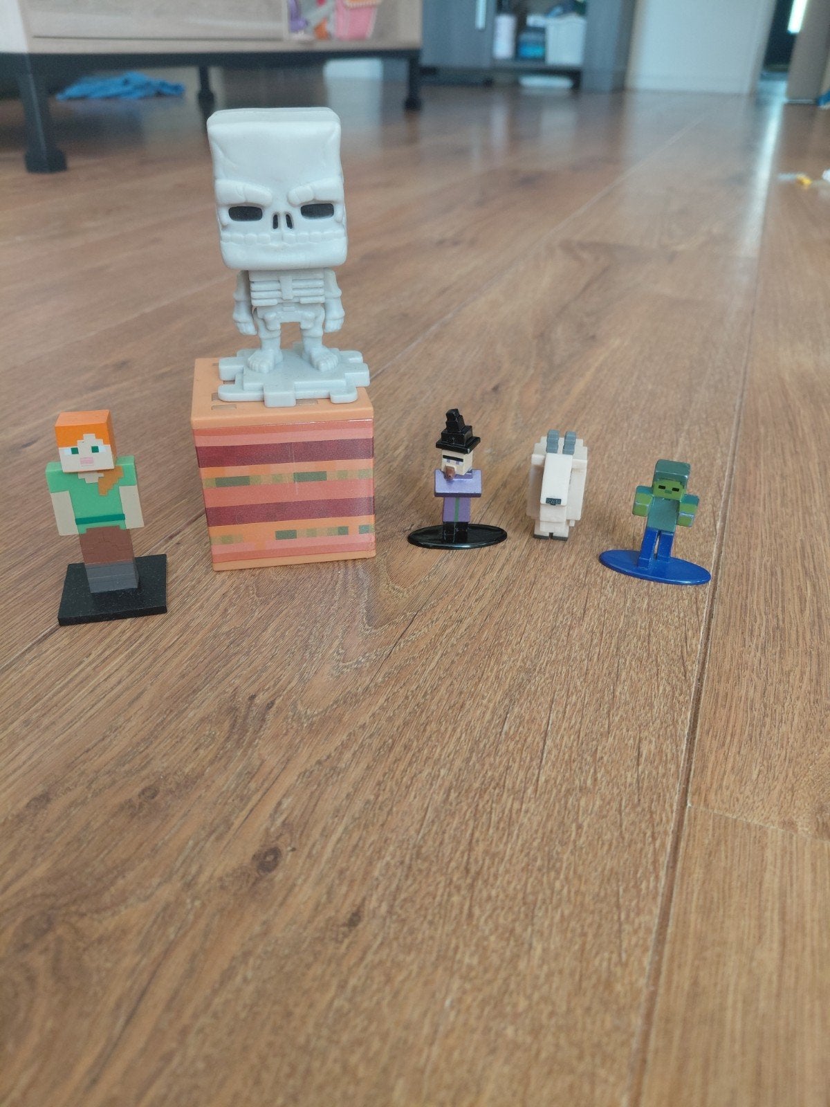 Minecraft figuren set - Skelet, Steve, Zombie, Heks, Geit, Ophalen, Zo goed als nieuw