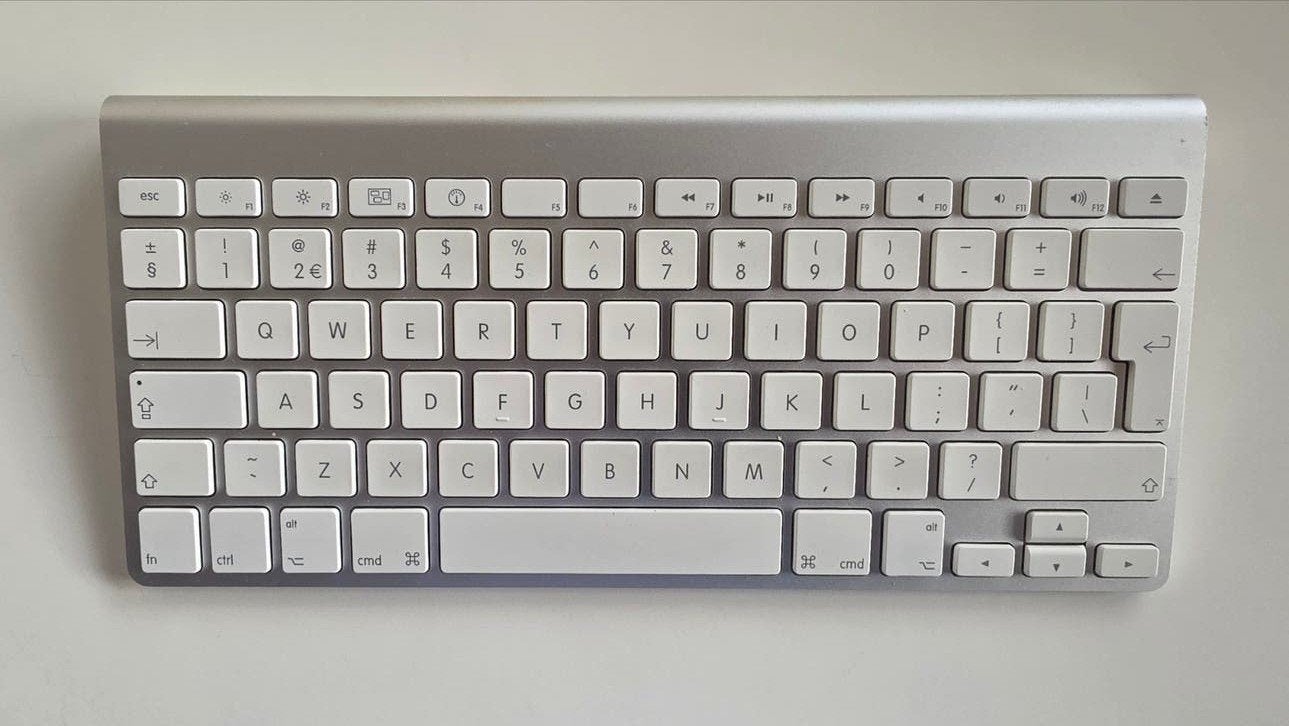 Apple Magic Keyboard A1314 - Draadloos Qwerty, Gebruikt, Ophalen of Verzenden, Draadloos, Qwerty