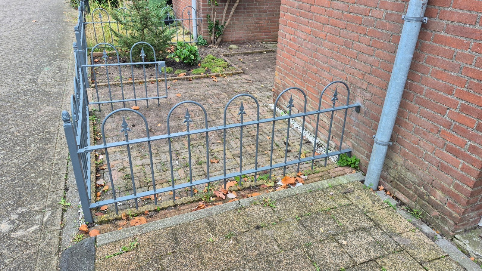 Sierhekwerk met poortje - mist één staander, Ophalen, Met poort, Gebruikt, Sierhekwerk