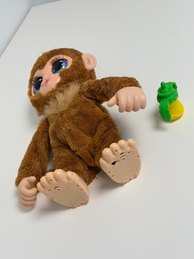 FurReal Peanut The Playful Monkey Interactieve Aap + flesje, Kinderen en Baby's, Speelgoed | Knuffels en Pluche, Met kleding of accessoire