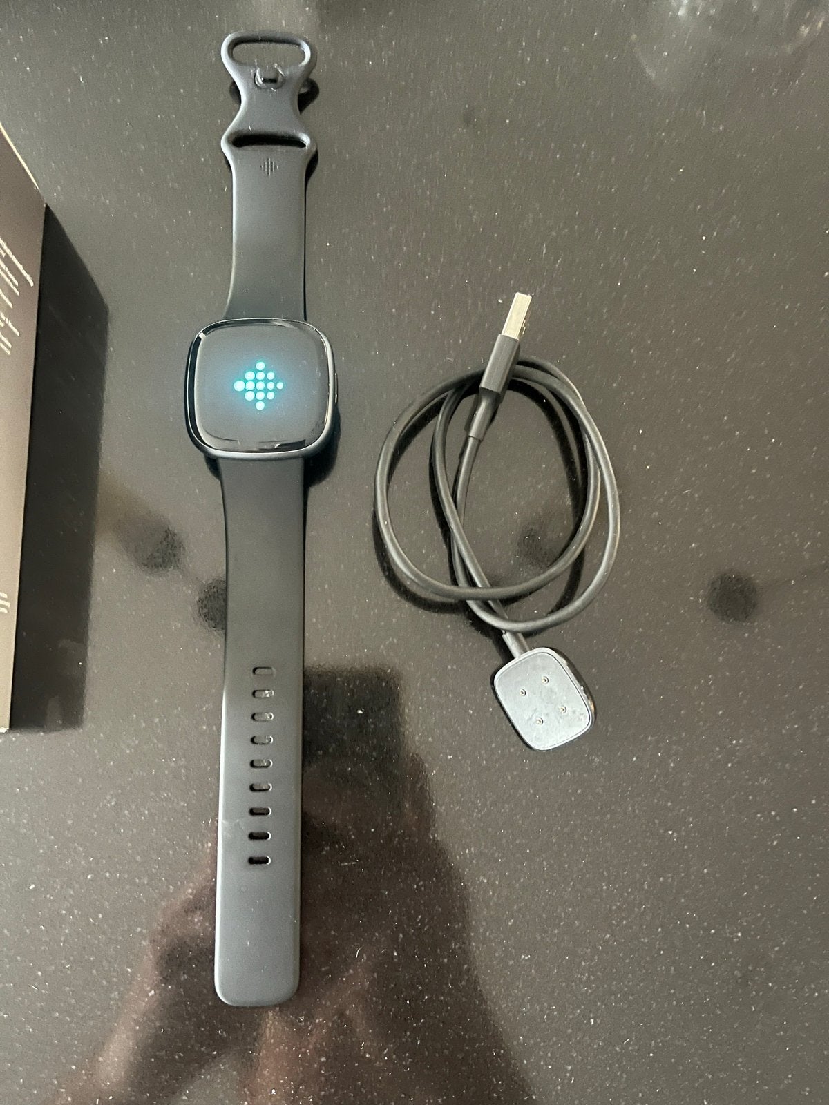 Fitbit Versa 4 by Google - Fitness Smartwatch, Afstand, Verzenden, Zwart, Zo goed als nieuw