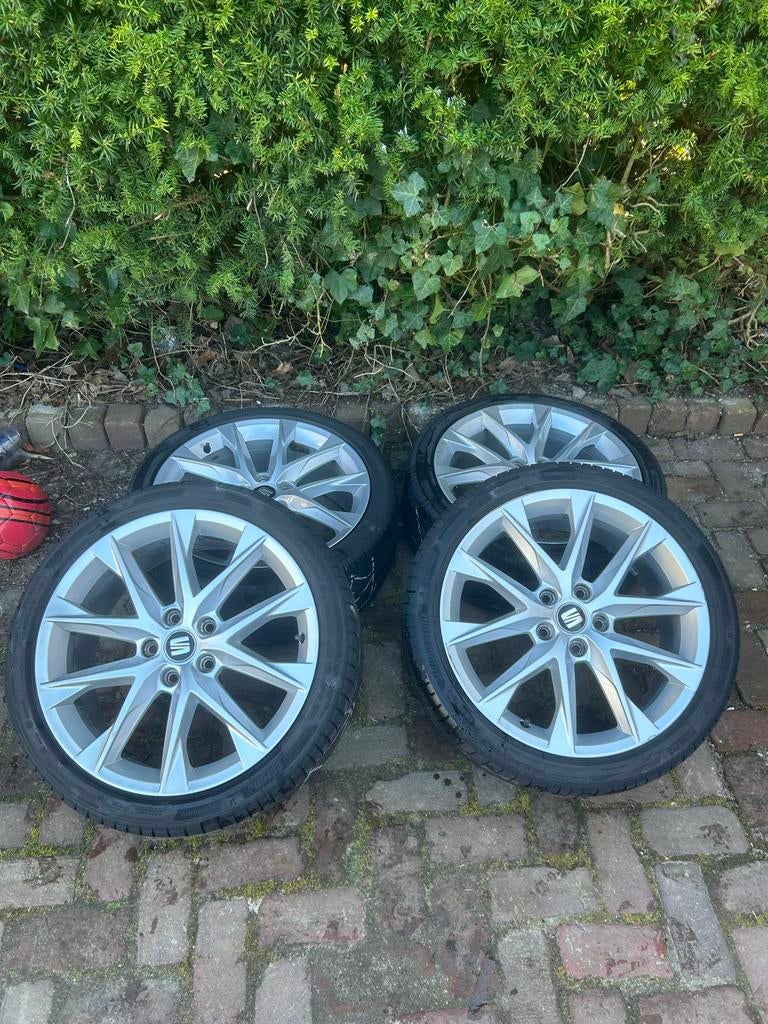 Seat Leon FR Velgen 2018 met 225/40/18 banden, Auto-onderdelen, Banden en Velgen, 18 inch, Gebruikt, Banden en Velgen, Ophalen of Verzenden