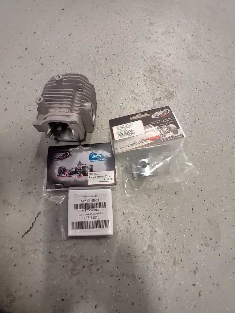 Nieuwe zenoah 23 cc setje 2 bouts  zie foto, Ophalen of Verzenden, Nieuw, Auto