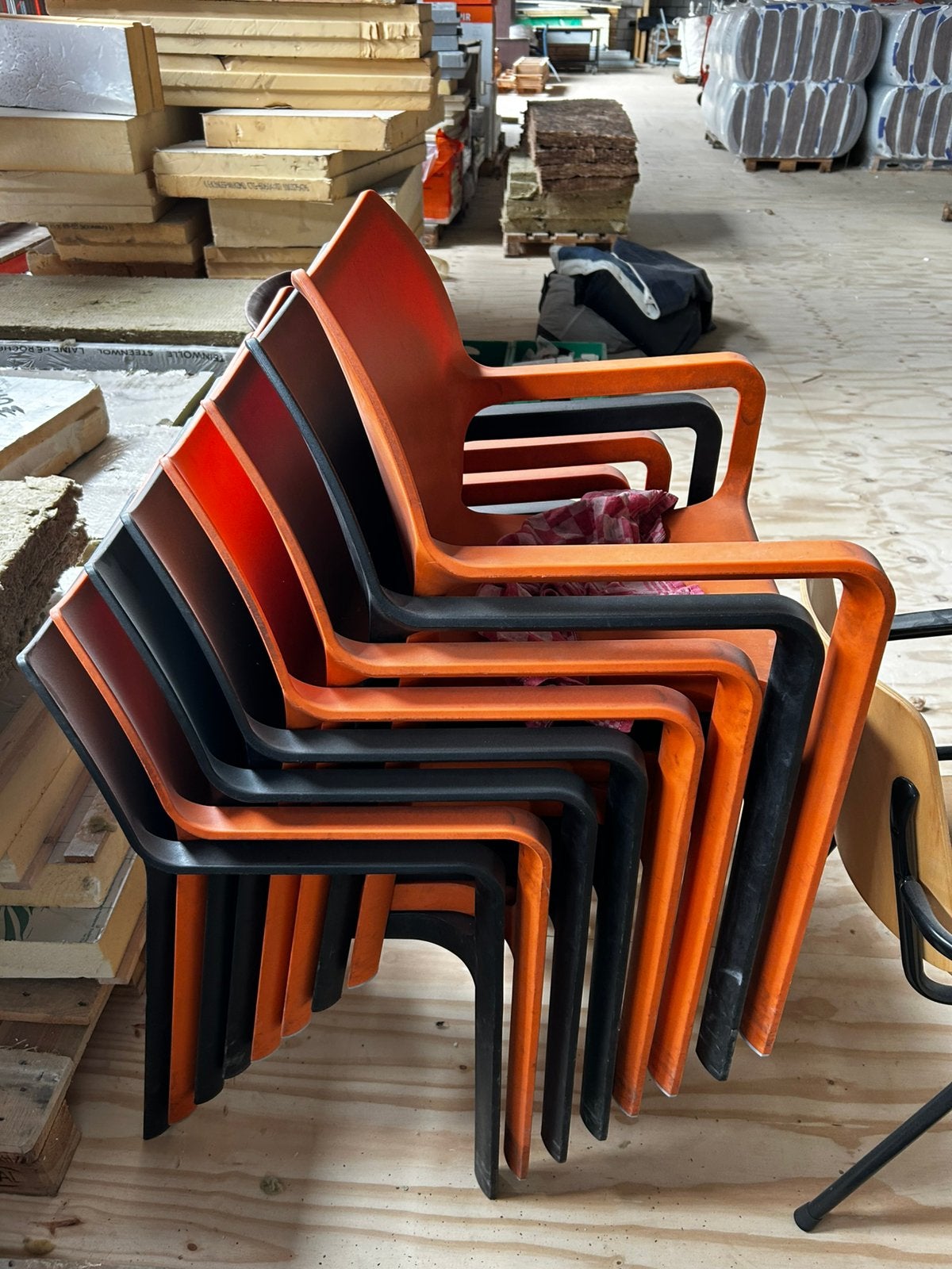 Kunststof stoelen oranje en zwart, Ophalen of Verzenden, Zo goed als nieuw, Overige kleuren, Kunststof