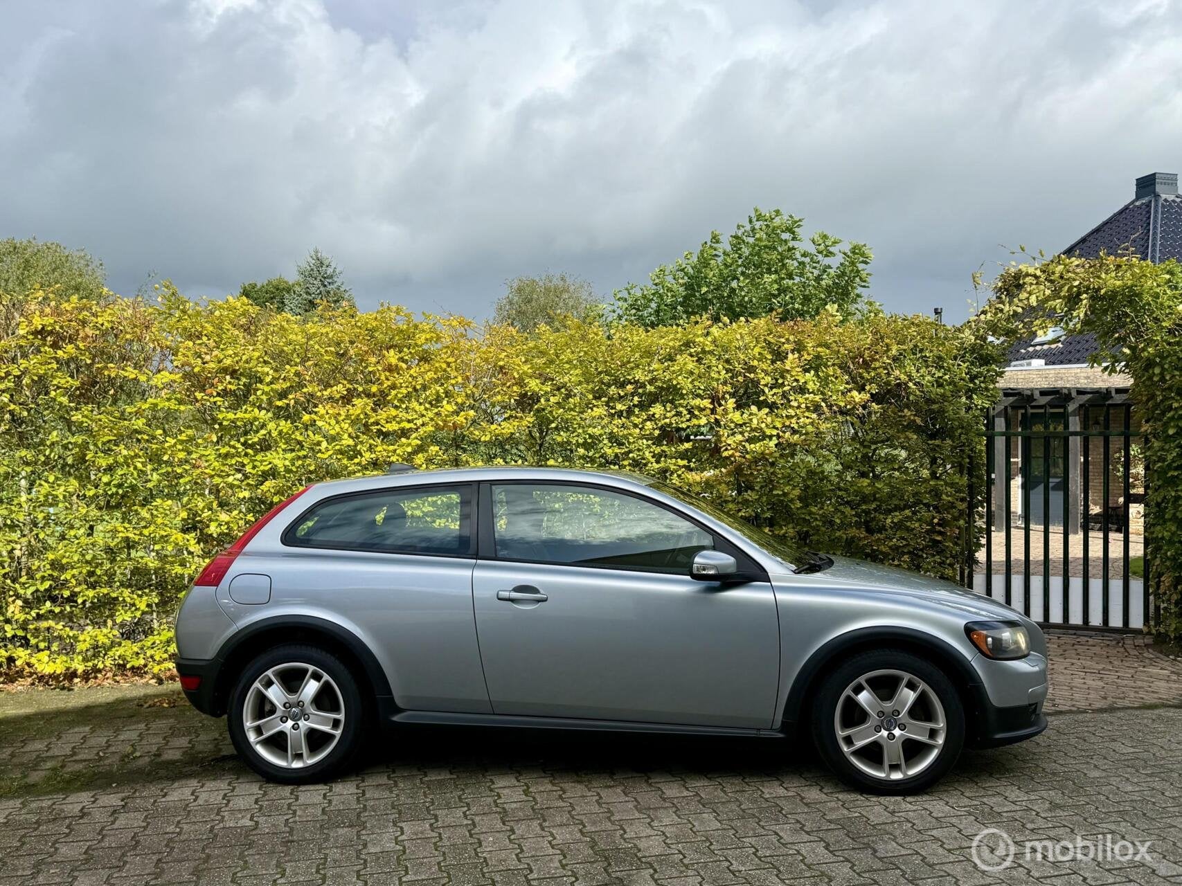 Volvo C30 1.8 Summum Compleet VOLVO dealer onderhouden! Leer, Auto's, Voorwielaandrijving, 125 pk, Gebruikt, Zwart