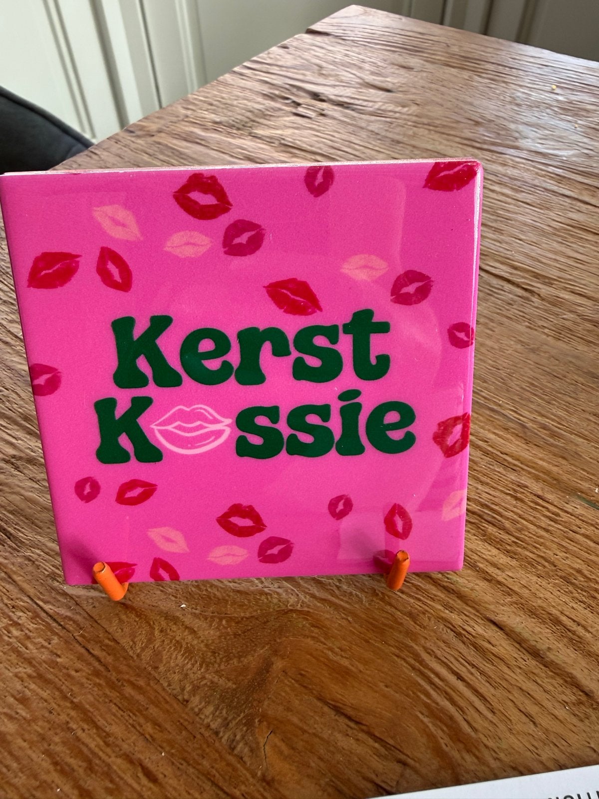 Tegelspreuk 'Kerst kussie' - Diverse varianten, Nieuw, Steen/keramiek, Ophalen of Verzenden, Wandtegel