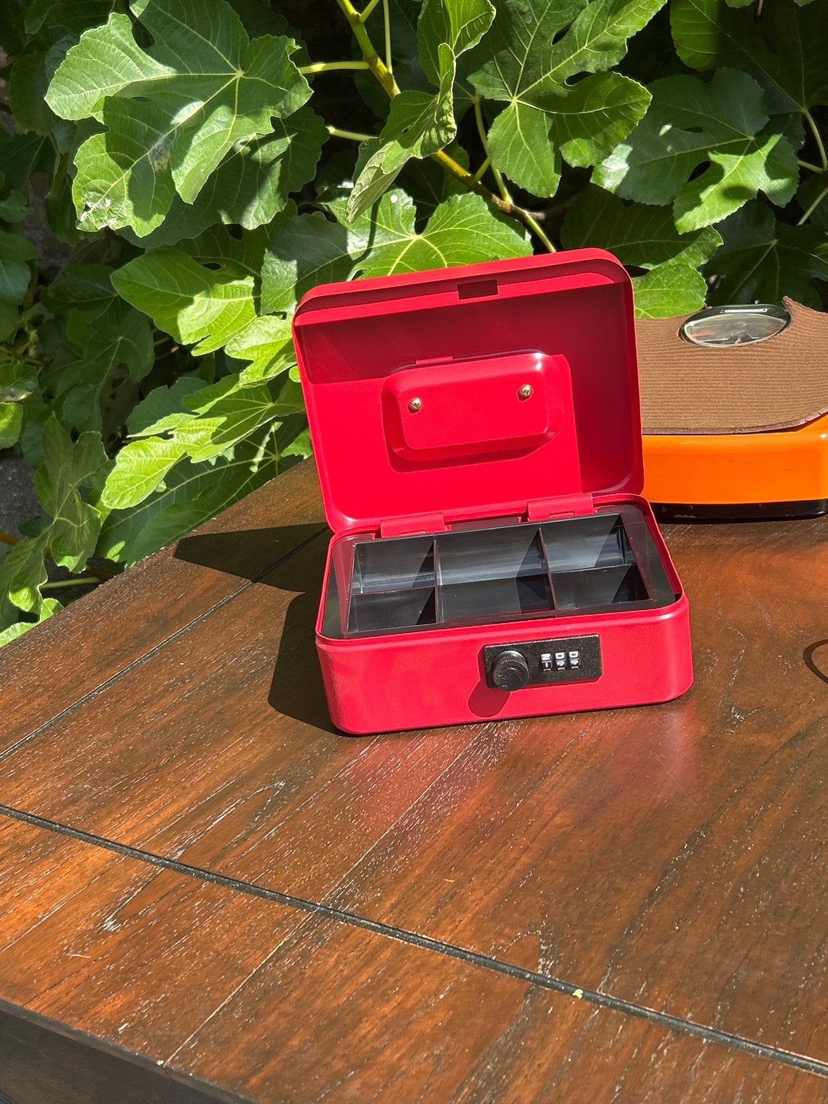 Rood kluisje, Ophalen, Zo goed als nieuw