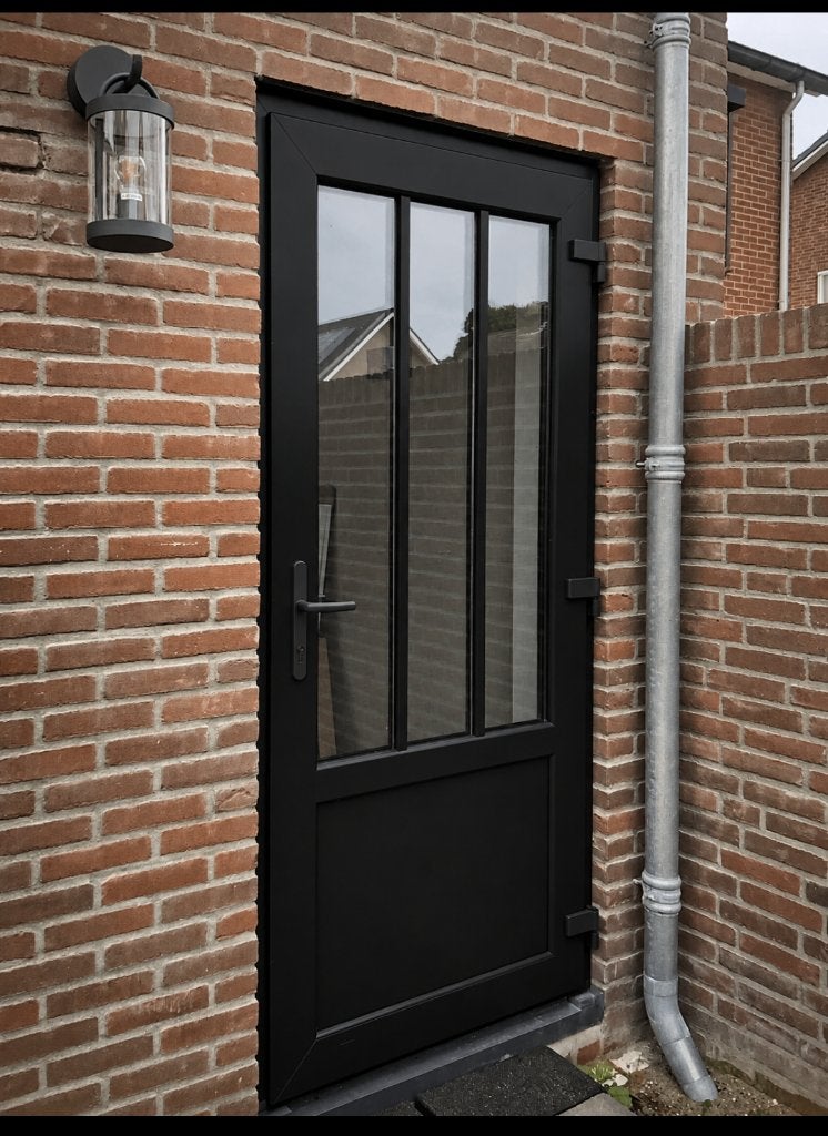 ACHTERDEUREN IN KUNSTSTOF/ VELE KLEUREN EN MOGELIJKHEDEN