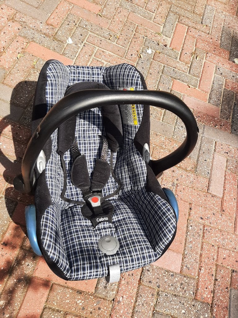 Mooie nette maxi cosi met verkleiner, Kinderen en Baby's, Ophalen, Autogordel, Zo goed als nieuw, 0 t/m 13 kg
