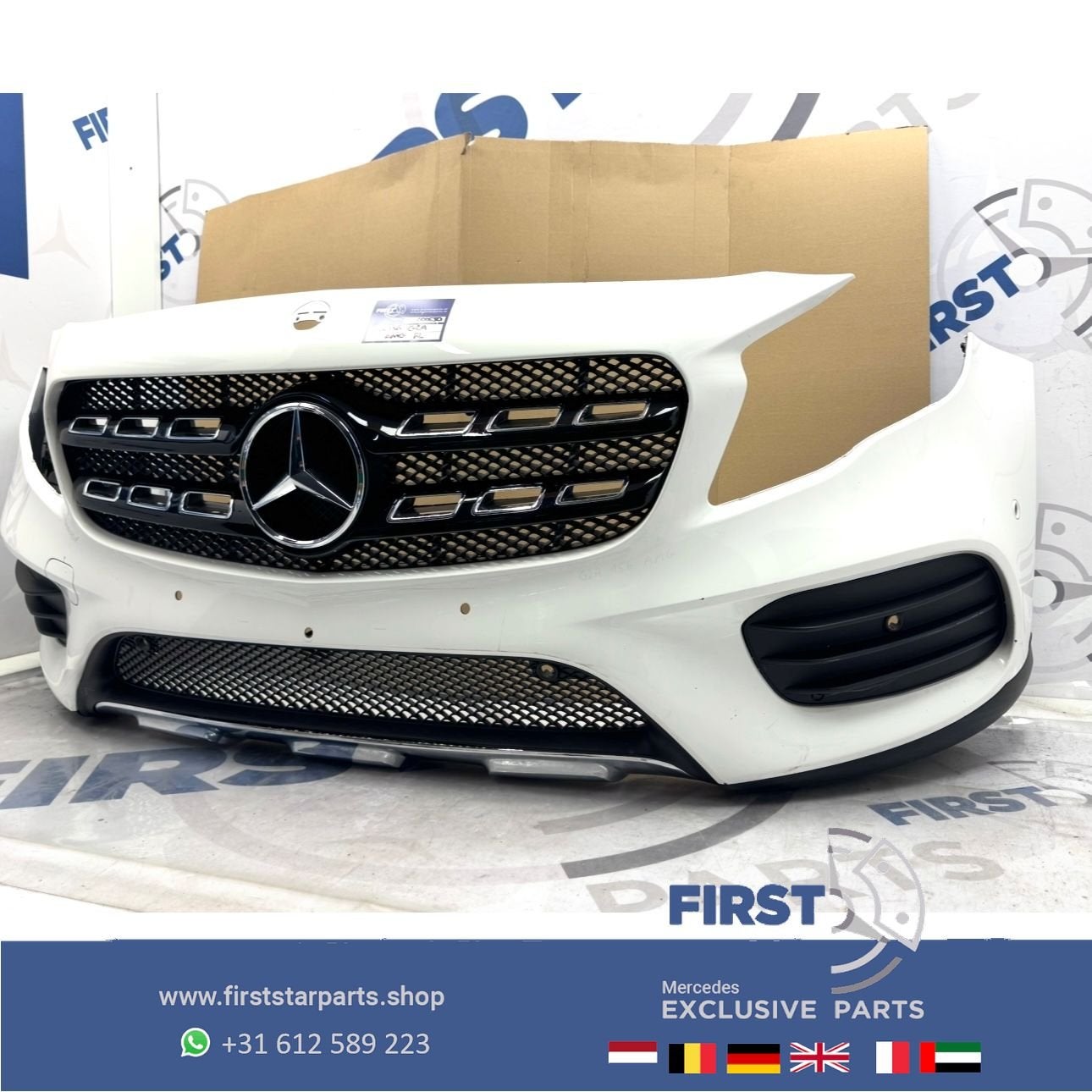 W156 BUMPER GLA FACELIFT AMG VOORBUMPER X156 ZWART WIT GRIJS, Gebruikt, -, Voor, Ophalen of Verzenden