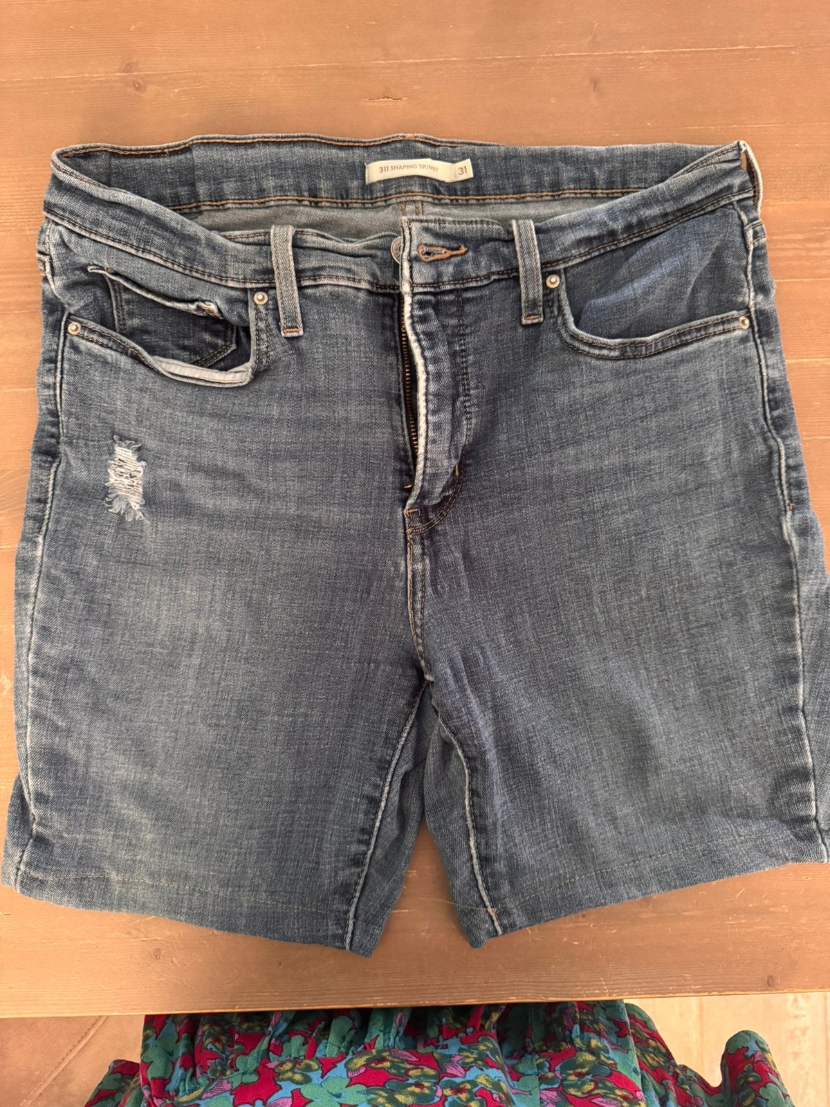 Korte broek van Levi’s, Kleding | Dames, Ophalen of Verzenden, Zo goed als nieuw, Blauw, W30 - W32 (confectie 38/40)