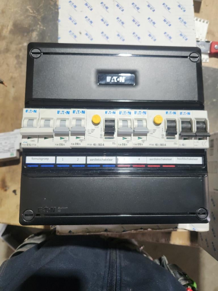 Eaton Groepenkast met 4 groepen en aardlekschakelaar, Ophalen of Verzenden, Gebruikt, Overige typen