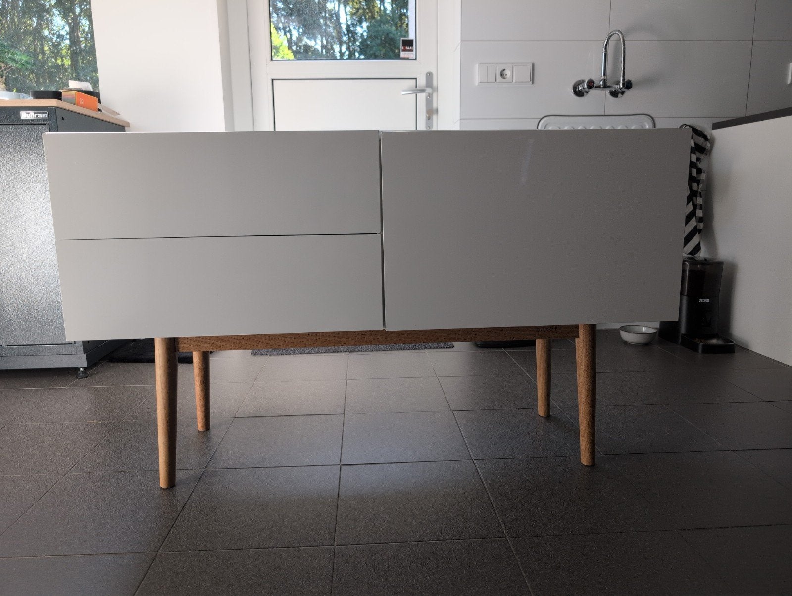 Zuiver High on Wood Dressoir Hoogglans Wit Eiken Onderstel, Huis en Inrichting, Kasten | Dressoirs, Gebruikt, 100 tot 150 cm, Eikenhout