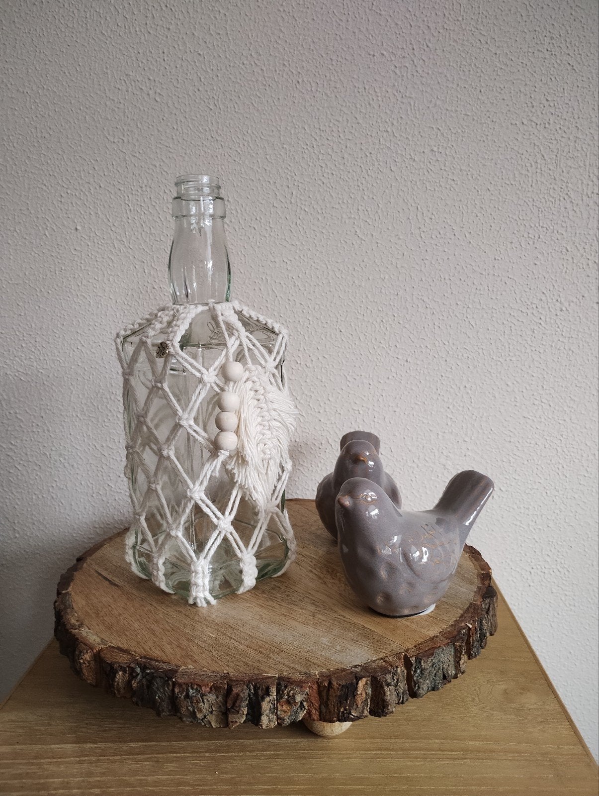Whiskey fles bewerkt met macramé details. Sisters Forever., Huis en Inrichting, Woonaccessoires | Dienbladen, Ophalen of Verzenden
